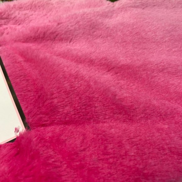 Tabitha Webb Ombre Pink Heart Shape Faux Plush Fur Placemats Set of 4 New - Picture 3 of 5